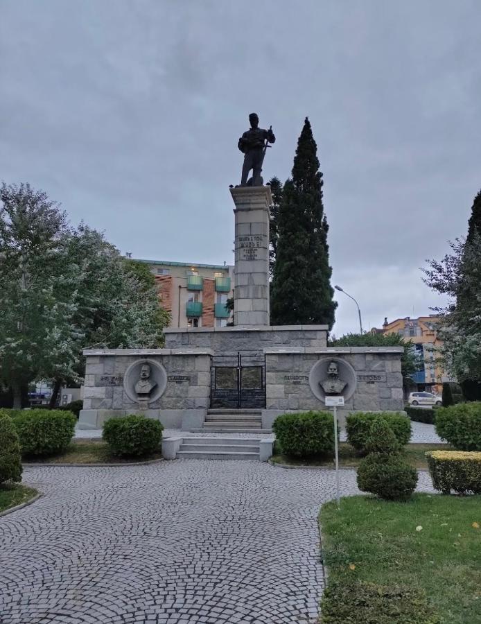 Hotel Kredo Sliven エクステリア 写真
