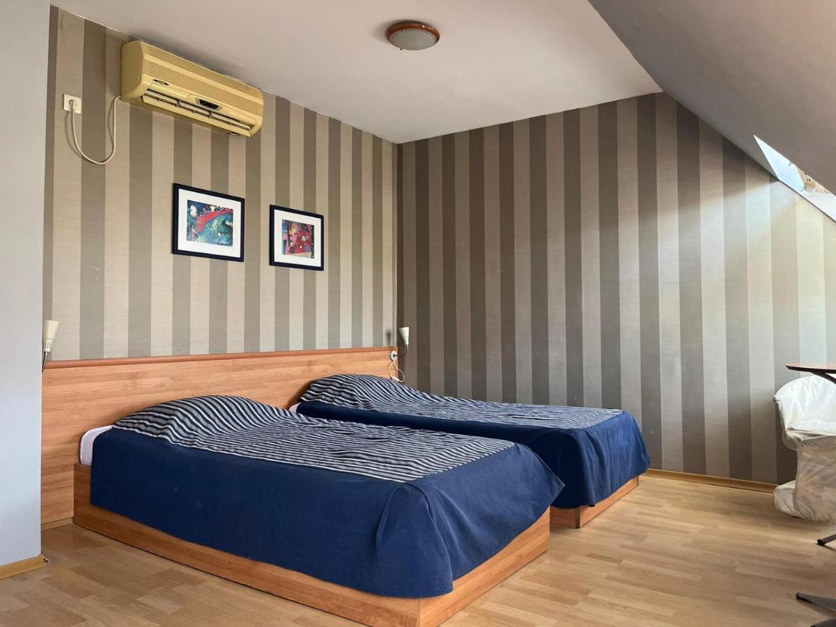 Hotel Kredo Sliven エクステリア 写真