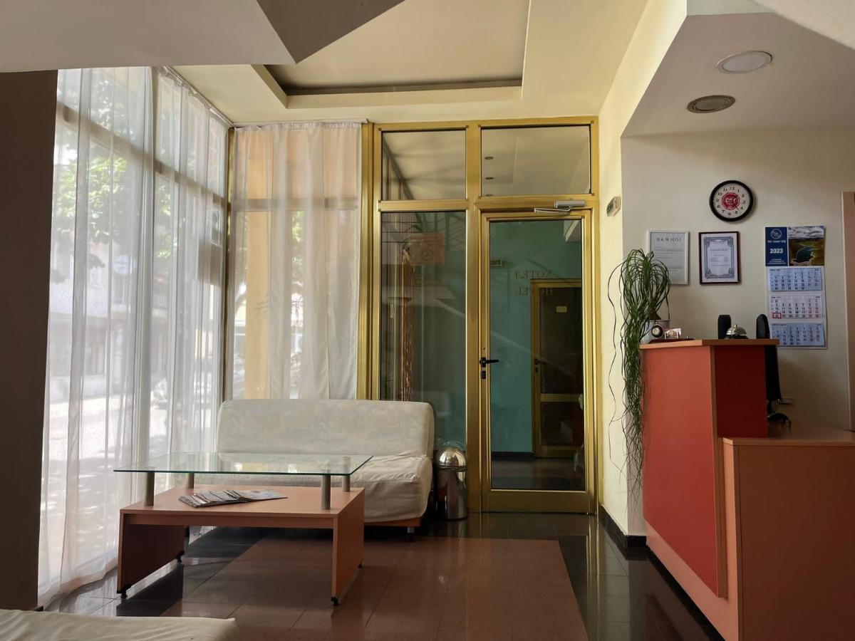 Hotel Kredo Sliven エクステリア 写真